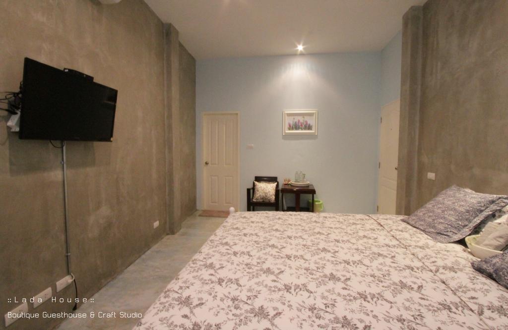Bed and Breakfast Lada House Лампанг Номер фото